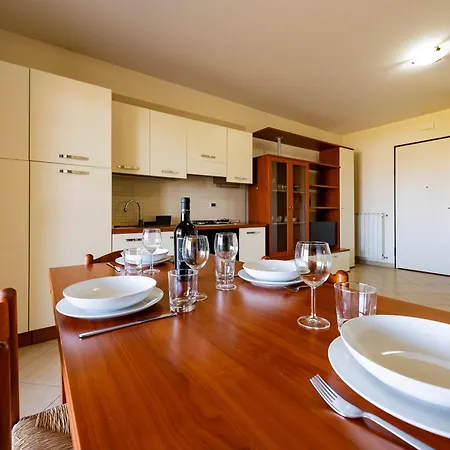 Guesthost - Bright With Terrace *