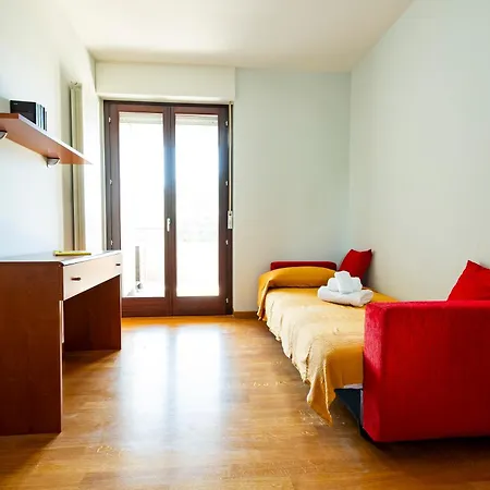 Guesthost - Bright With Terrace