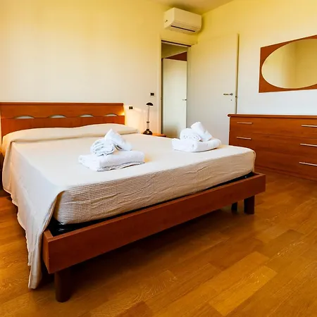 Guesthost - Bright With Terrace