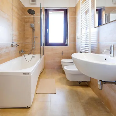 Lägenhet Guesthost - Bright With Terrace Montesilvano Marina