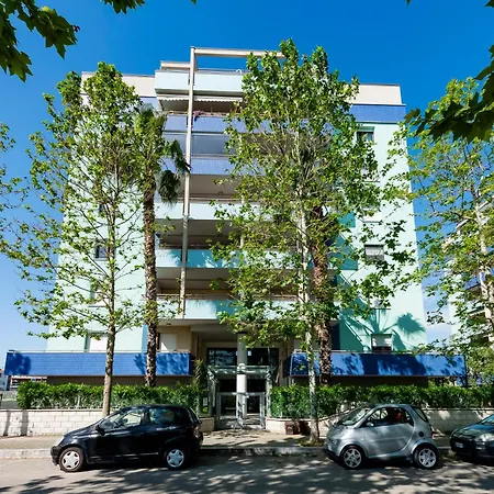 Lägenhet Guesthost - Bright With Terrace Montesilvano Marina