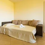 Guesthost - Bright With Terrace Apartment *