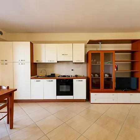 Guesthost - Bright With Terrace