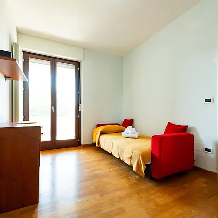 Guesthost - Bright With Terrace Apartament *