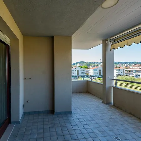 Guesthost - Bright With Terrace Apartament Montesilvano Marina