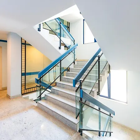 Guesthost - Bright With Terrace Apartament *