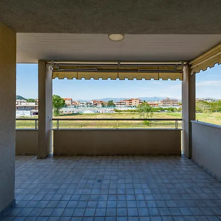 Guesthost - Bright With Terrace