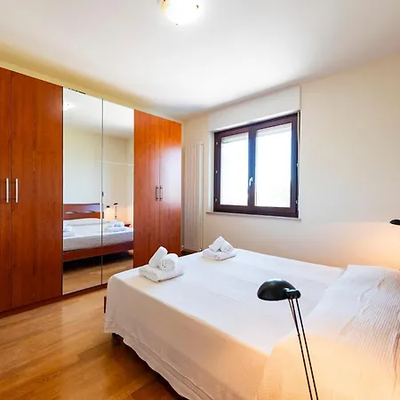 Guesthost - Bright With Terrace Apartament Montesilvano Marina