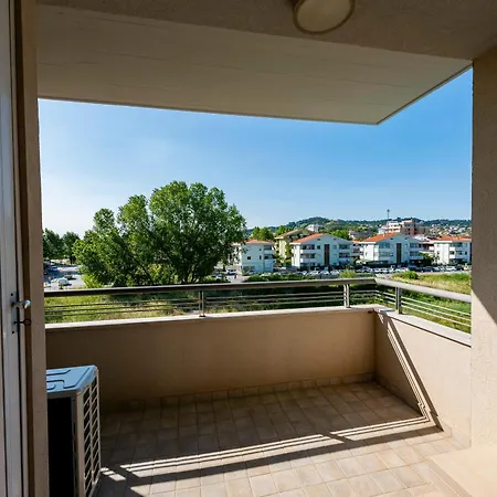 Guesthost - Bright With Terrace * Montesilvano