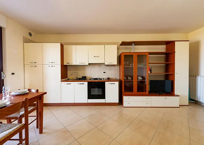 Guesthost - Bright With Terrace