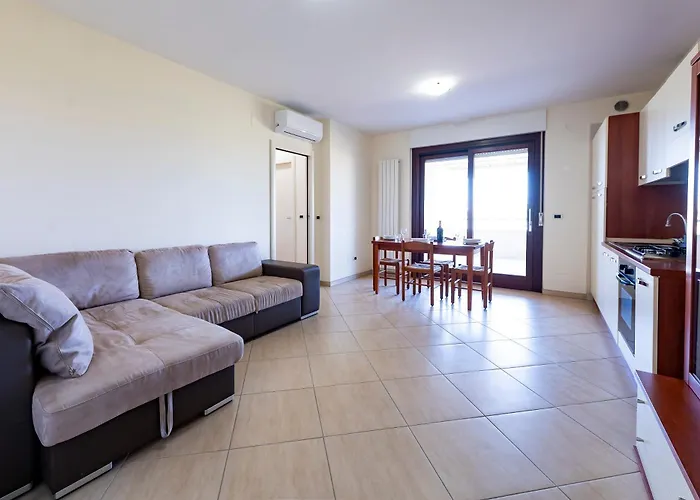 Guesthost - Bright With Terrace דירה