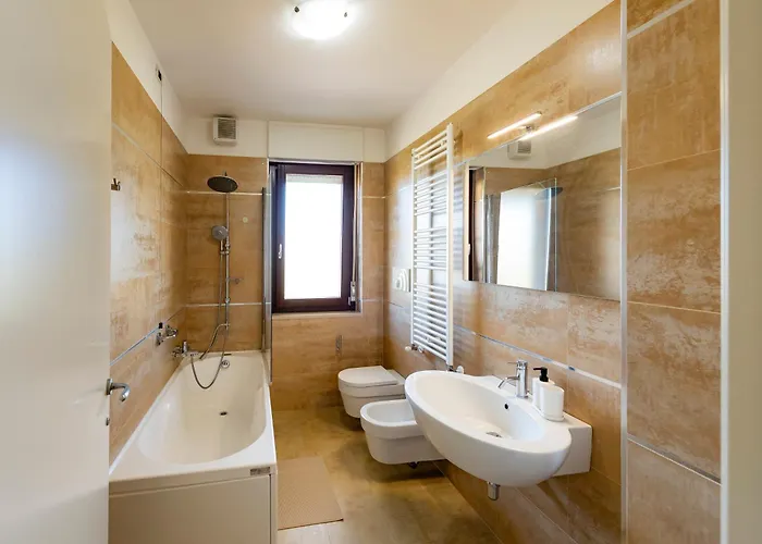 Guesthost - Bright With Terrace