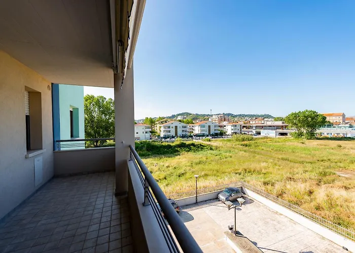 דירה Guesthost - Bright With Terrace *