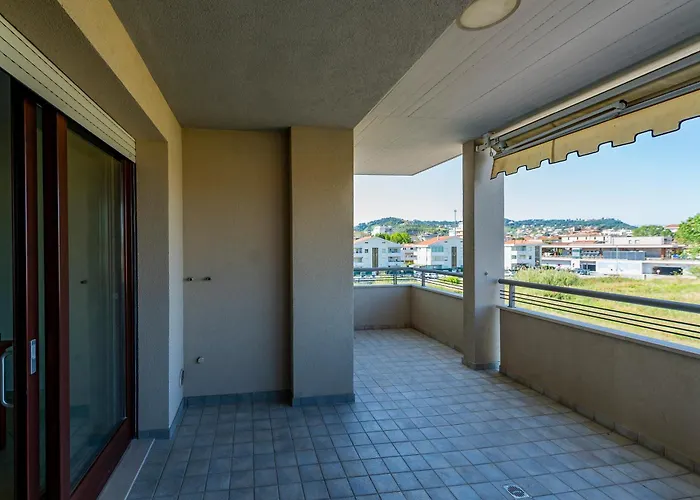 Guesthost - Bright With Terrace Apartmán Montesilvano Marina