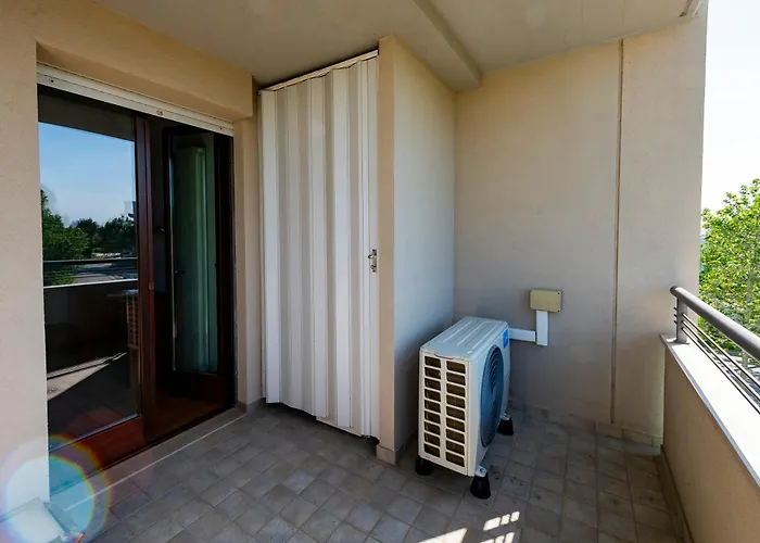 Guesthost - Bright With Terrace *