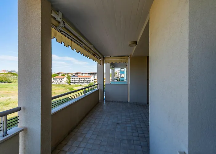 Guesthost - Bright With Terrace Apartmán *