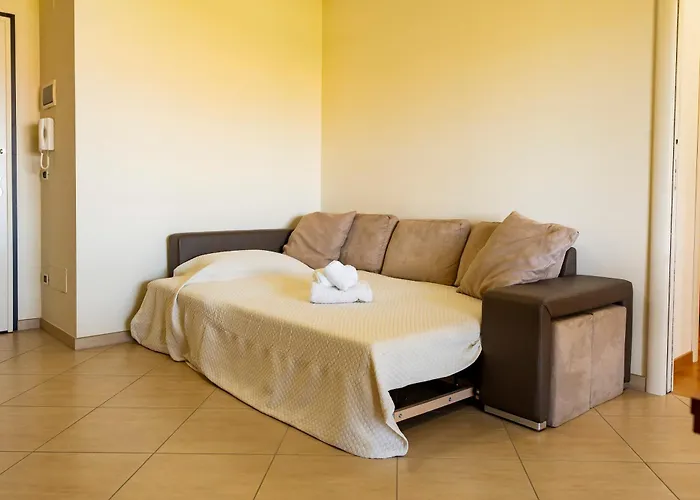 Guesthost - Bright With Terrace Apartmán Montesilvano Marina