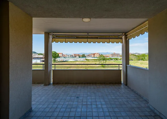 Guesthost - Bright With Terrace