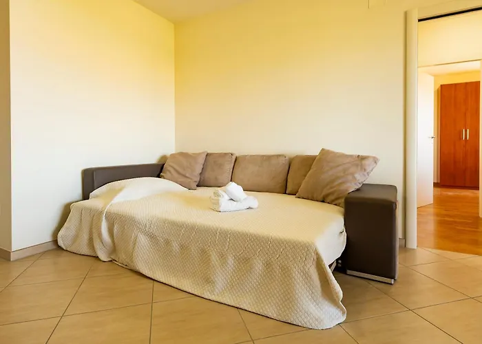 Guesthost - Bright With Terrace Apartmán *